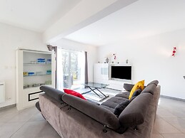 Beautiful Holiday Home With Garden