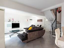 Beautiful Holiday Home With Garden