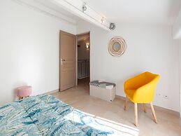 Beautiful Holiday Home With Garden