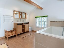 Beautiful Holiday Home With Garden