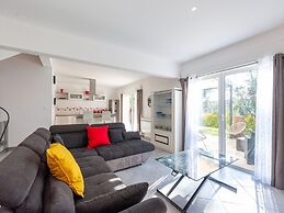 Beautiful Holiday Home With Garden