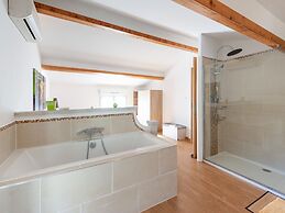 Beautiful Holiday Home With Garden