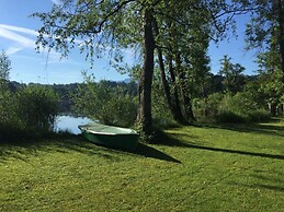 Holiday Apartment Paradise by the Lake