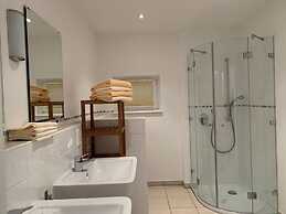 Holiday Apartment Paradise by the Lake