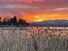 Holiday Apartment Paradise by the Lake