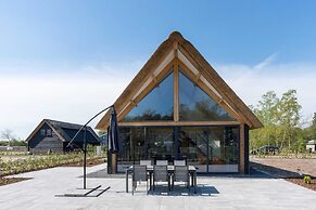 Chic Thatched-roof Stay