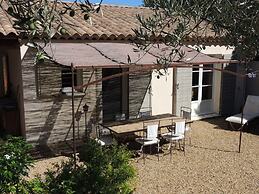 Pretty Holiday Home Near the Centre of Buisson