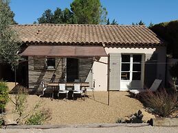 Pretty Holiday Home Near the Centre of Buisson