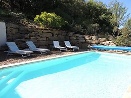 Pretty Holiday Home Near the Centre of Buisson