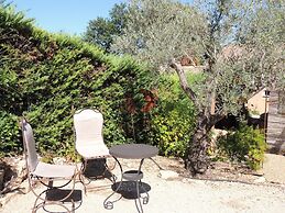 Pretty Holiday Home Near the Centre of Buisson