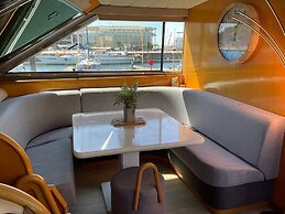 Attractive Yacht With Roof Terrace
