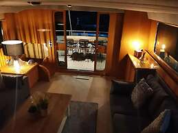 Attractive Yacht With Roof Terrace