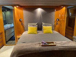 Attractive Yacht With Roof Terrace