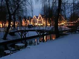 Cozy Apartment on the Canal