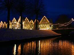 Cozy Apartment on the Canal