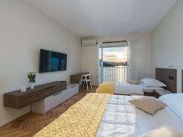 Apartments Ema-comfort Two Bedroom Apartment With Sea View