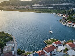 Apartments Ema-comfort Two Bedroom Apartment With Sea View