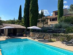 Beautiful Villa Near Village des Vans