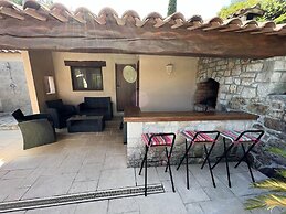 Beautiful Villa Near Village des Vans