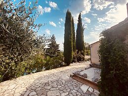 Beautiful Villa Near Village des Vans