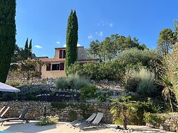 Beautiful Villa Near Village des Vans