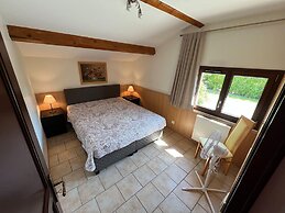 Beautiful Villa Near Village des Vans