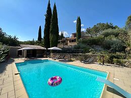 Beautiful Villa Near Village des Vans