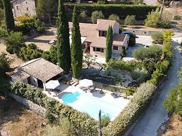 Beautiful Villa Near Village des Vans