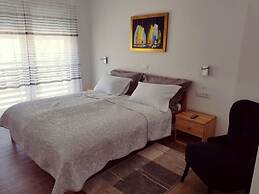 Ema With Pool & Sauna