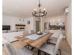 Ema With Pool & Sauna