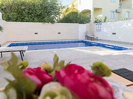 Ema With Pool & Sauna