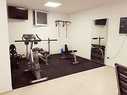 Ema With Pool & Sauna