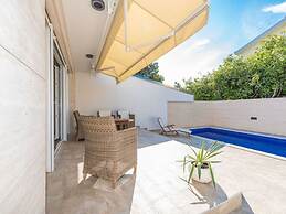 Ema With Pool & Sauna