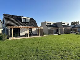 Holiday Home Vakantiepark 't Eibernest Texel