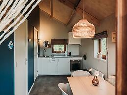 Cozy Lodge With hot tub in Drenthe