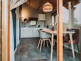 Cozy Lodge With hot tub in Drenthe