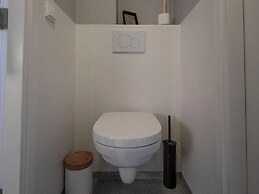 Cozy Lodge With hot tub in Drenthe