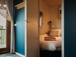Cozy Lodge With hot tub in Drenthe