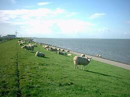 Tranquil Chalet Near the Wadden Sea