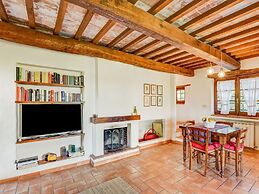 Belvilla by OYO Typical Country House With Pool