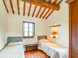 Belvilla by OYO Typical Country House With Pool