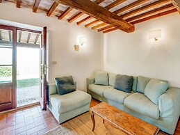 Belvilla by OYO Typical Country House With Pool