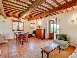 Belvilla by OYO Typical Country House With Pool