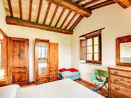 Belvilla by OYO Typical Country House With Pool