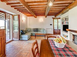 Belvilla by OYO Typical Country House With Pool