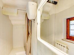 Belvilla by OYO Typical Country House With Pool