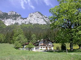 Haus Brandl Modern Retreat