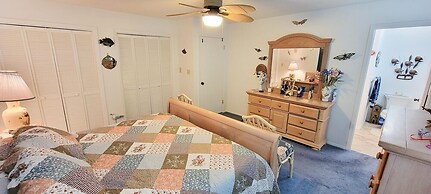Fish Crazy House 3 Bedroom Condo by RedAwning