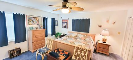 Fish Crazy House 3 Bedroom Condo by RedAwning