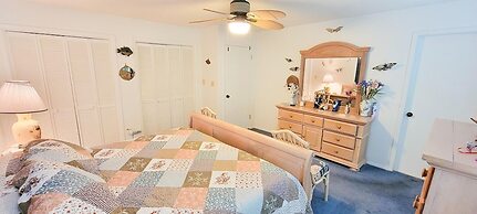 Fish Crazy House 3 Bedroom Condo by RedAwning